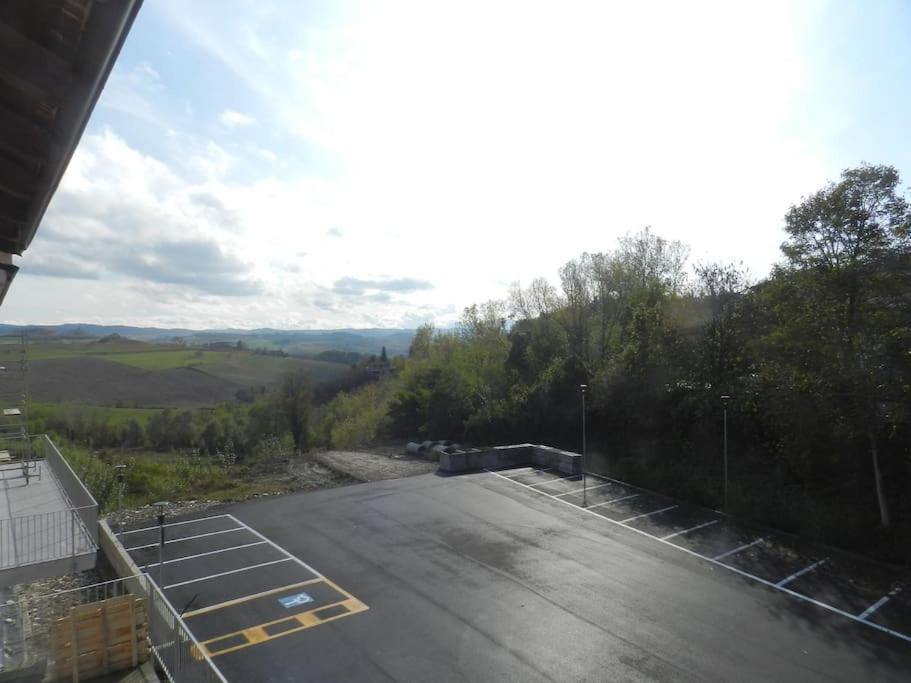 Charming 2.5Room Flat In Center Of Monforte dʼAlba Exterior foto