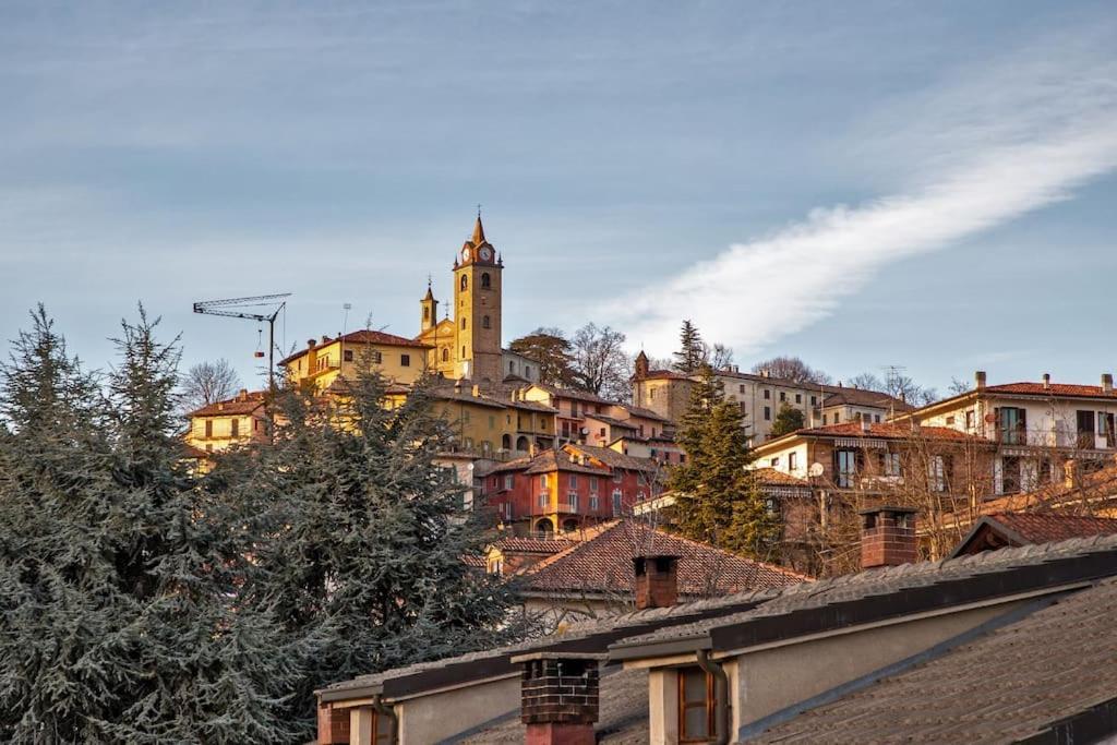 Charming 2.5Room Flat In Center Of Monforte dʼAlba Exterior foto