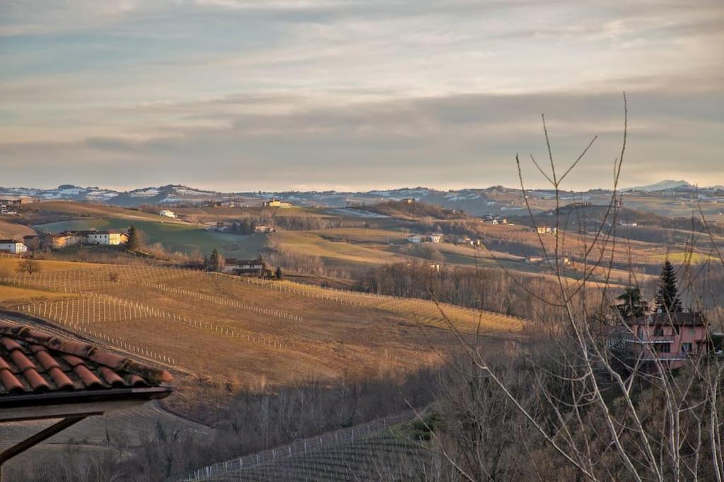 Charming 2.5Room Flat In Center Of Monforte dʼAlba Exterior foto
